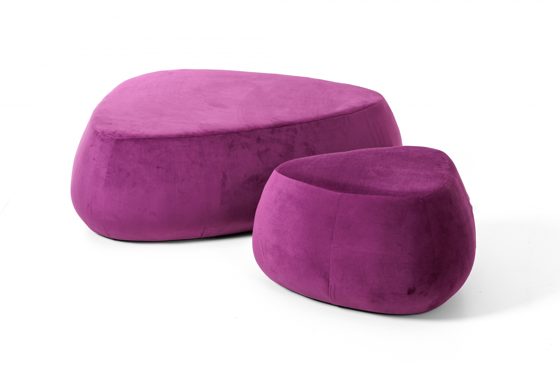 REF 5024 - Pufe Veludo Purple Love Triangular 1,30 Cm X 1,00 Cm
REF 5025 - Pufe Veludo Purple Love Triangular  75 Cm X 75 Cm
