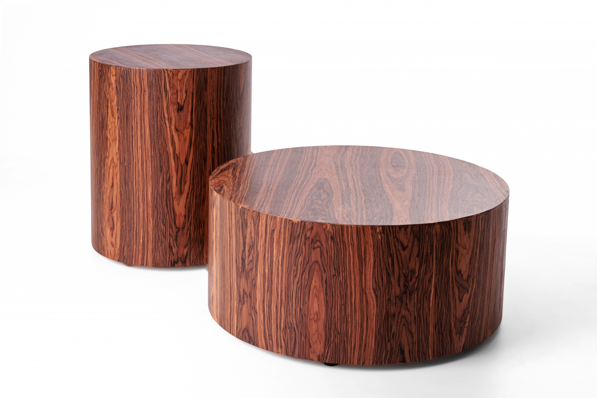 REF 11244 - Mesa De Centro Cil&iacute;ndrica Abra&ccedil;o 80Cm Di&acirc;m 35Cm Alt
REF 11245 - Mesa Lateral Cil&iacute;ndrica Abra&ccedil;o 50Cm Di&acirc;m 60Cm Alt