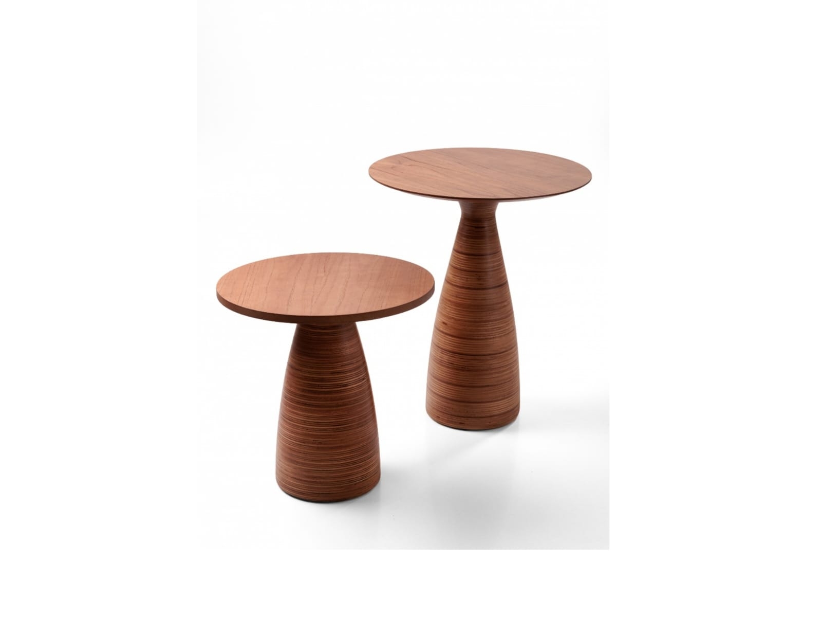 REF 11127 - Linha Rosa Maria Mesa Lateral Base Cone Lisa M 45Cm Diãm
REF 11129- Linha Rosa Maria Mesa Lateral Base Cone Lisa G 50Cm Diãm 60Cm Alt
 