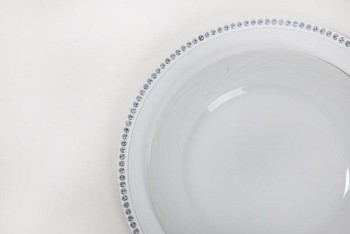 REF 1856 - Sousplat Branco Com Cristal 