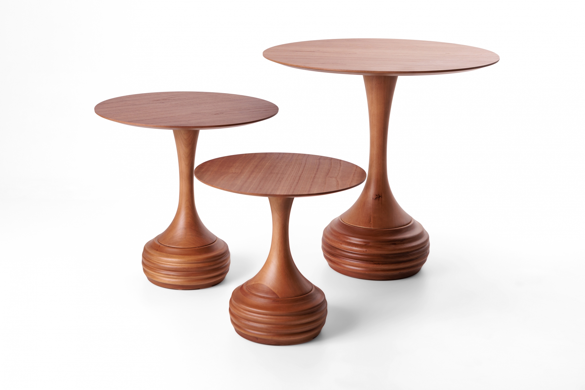 REF 11256 - Linha Rosa Maria Mesa Trio G 80Cm Di&acirc;m 75Cm Alt
REF 11257 - Linha Rosa Maria Mesa Trio M 60Cm Di&acirc;m 60Cm Alt
REF 11258 - Linha Rosa Maria Mesa Trio P 50Cm Di&acirc;m 50Cm Alt