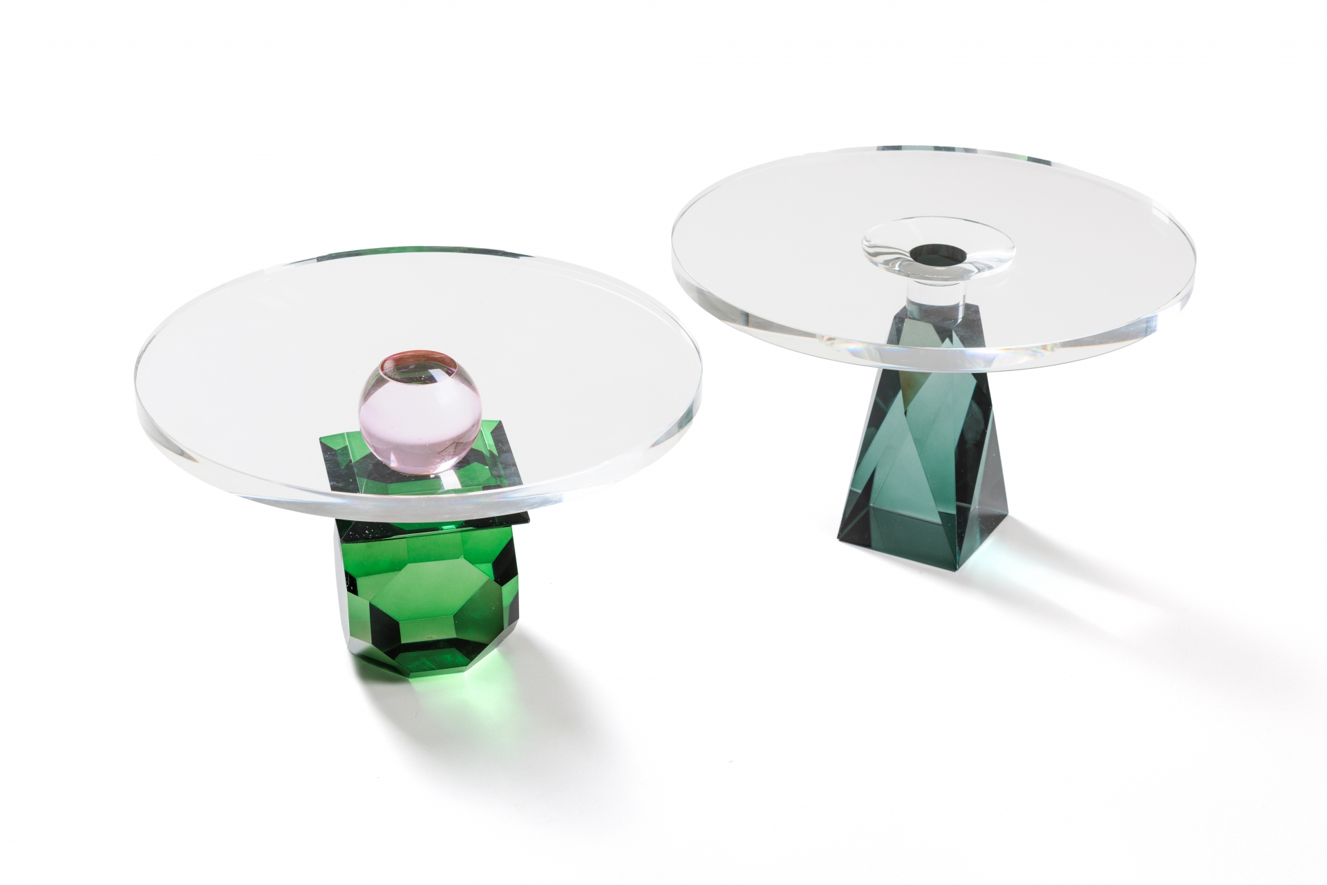 REF 8124 - Suporte Doce Cristal Base Verde 17 Cm Alt 27 Cm Diam
REF 8125 - Suporte Doce Cristal Verde/Rosa 16 Cm Alt 27 Cm Diam