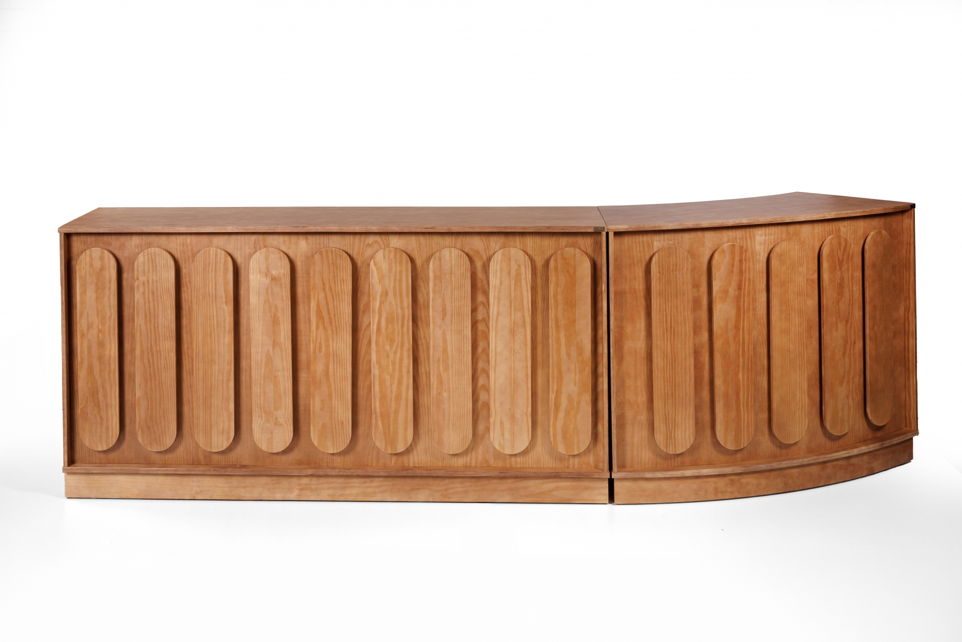 REF 11143 - Linha Tais Puntel Balc&atilde;o Bar Allegro Amendoa Curvo L1,35 X A1,00
REF 11144 - Linha Tais Puntel Balc&atilde;o Bar Allegro Amendoa Reto L2,00 X A1,00