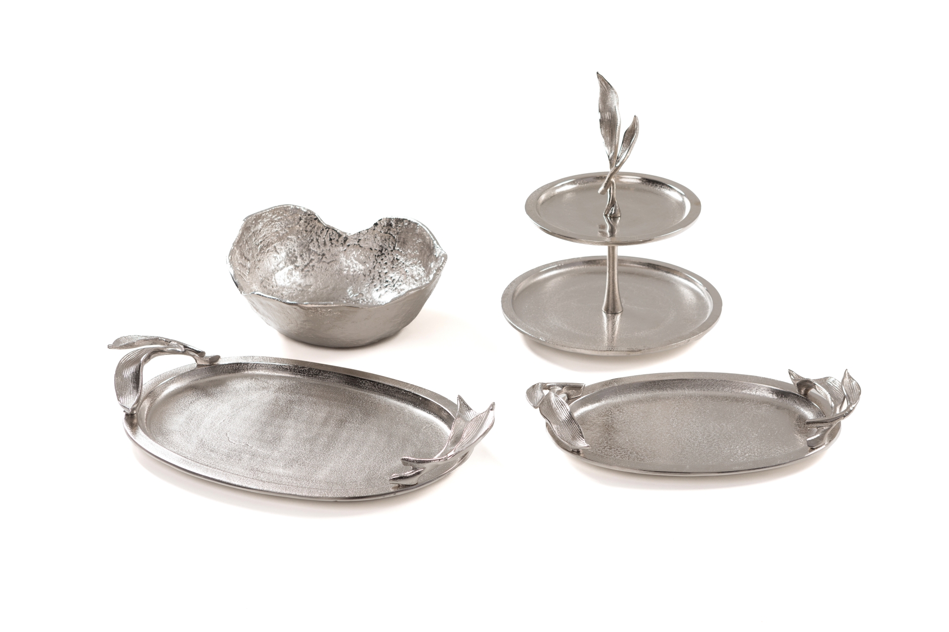 REF 8100 - Baleiro De Aluminio 2 Andares
REF 8101 - Bandeja Oval Aluminio M 40 Cm X 24 Cm
REF 8102 - Bandeja Oval Aluminio G 45 Cm X 30 Cm
REF 8103 - Bowl Aluminio 30 Cm X 13 Cm
 