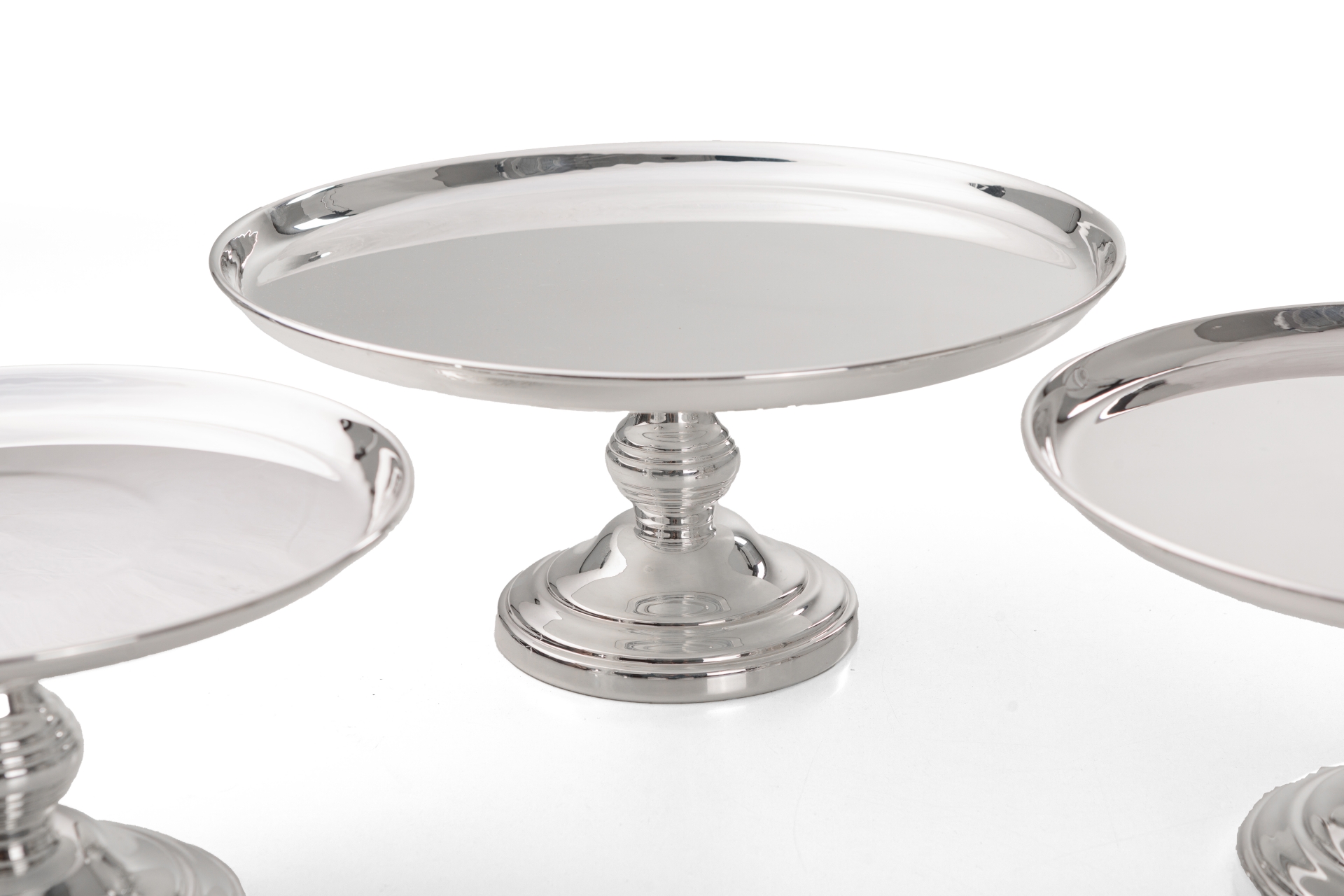 REF 3983 - Suporte Doce De Prata Liso G 40 Cm Diâm 18 Cm Alt<br />
REF 3982 - Suporte Doce De Prata Liso M 35 Cm Diâm 18 Cm Alt<br />
REF 3981 - Suporte Doce De Prata Liso P 30 Cm Diâm 18 Cm Alt