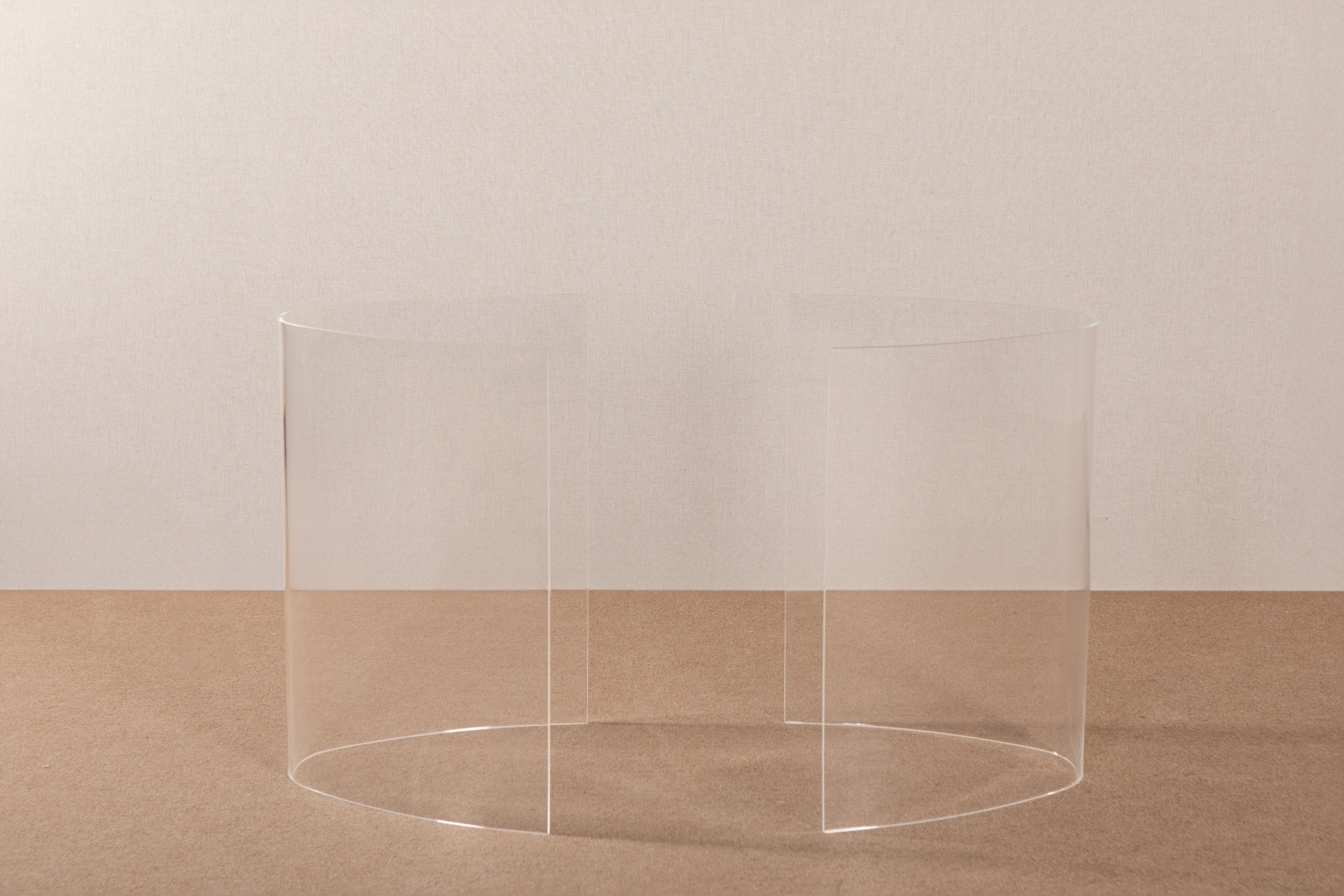 REF 4699 - Tampo De Vidro 1,80 X 0,60 <br />
REF 4700 - Base De Acrilico C 54 X50 X 74 Cm Alt