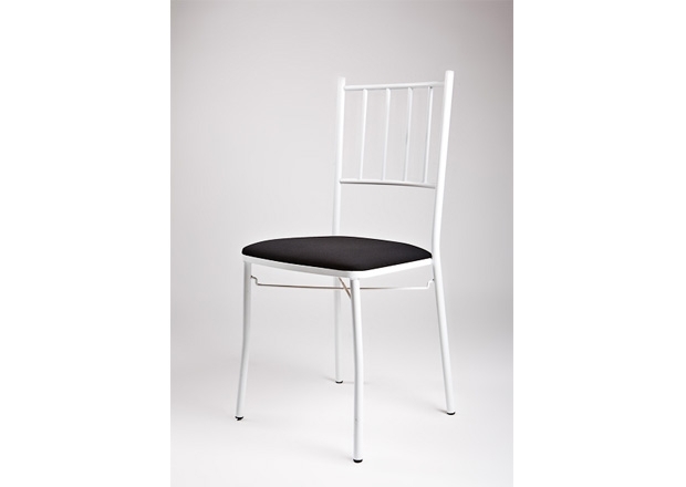 REF 4104 - Cadeira De Ferro Branca Assento Branco<br />
REF 4105 - Cadeira De Ferro Branca Assento Preto