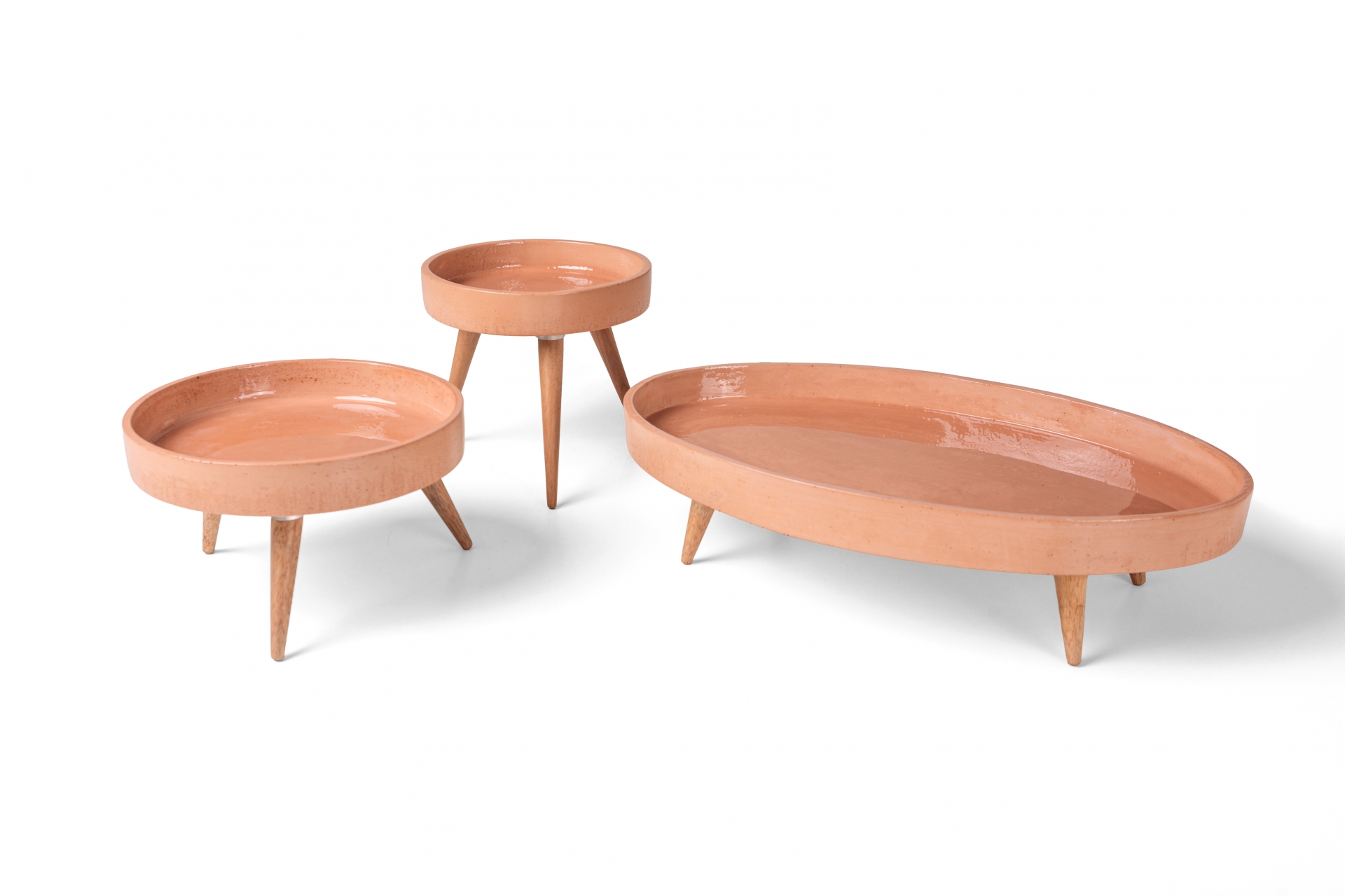 REF 3973 - Suporte Cerâmico Peach Redondo Com Pé 30 Cm Diâm 17 Cm Alt<br />
REF 3974 - Suporte Cerâmico Peach Redondo Com Pé 25 Cm Diâm 22 Cm Alt<br />
REF 3972 - Suporte Cerâmico Peach Oval Com Pé 60 X 35 Cm14 Cm Alt