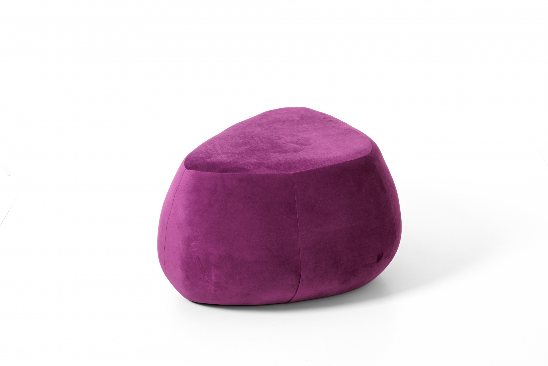 REF 11318 - Pufe Veludo Purple Love Triangular 1,30 Cm X 1,00 Cm<br />
REF 11319 - Pufe Veludo Purple Love Triangular  75 Cm X 75 Cm