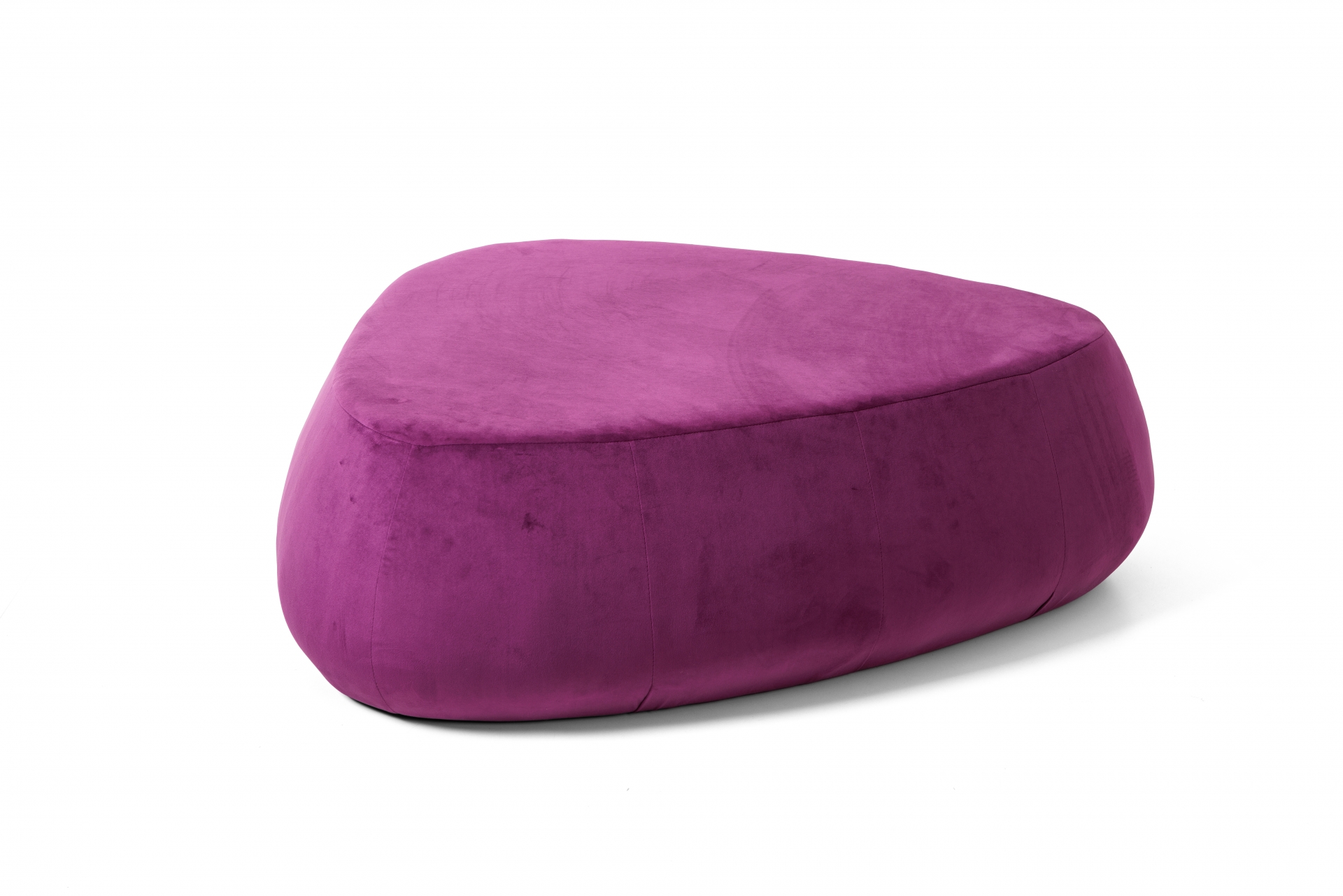 REF 11318 - Pufe Veludo Purple Love Triangular 1,30 Cm X 1,00 Cm<br />
REF 11319 - Pufe Veludo Purple Love Triangular&nbsp;&nbsp;75 Cm X 75 Cm