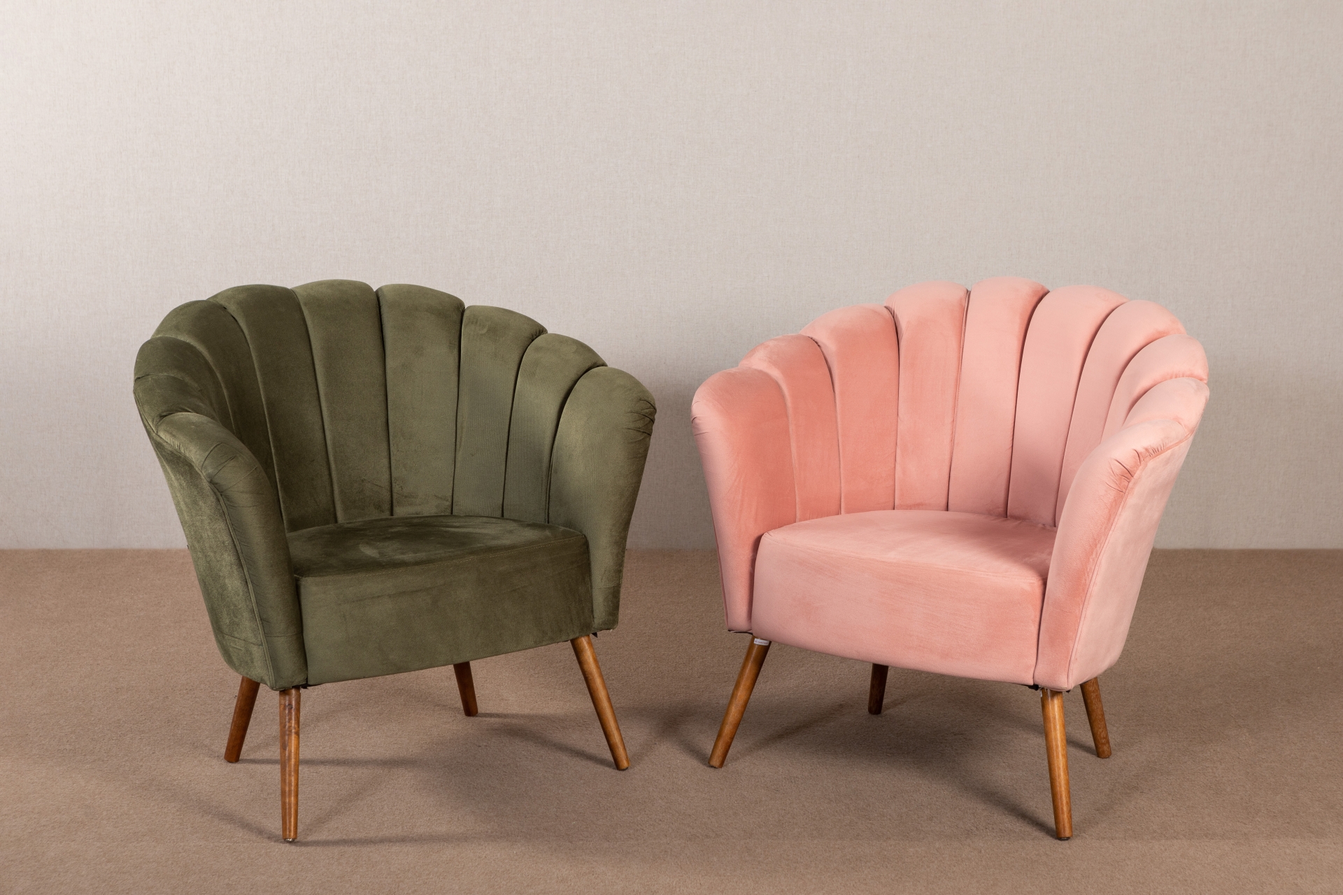 REF 4669 - Poltrona Flor Veludo Rosa<br />
REF 4670 - Poltrona Flor Veludo Verde