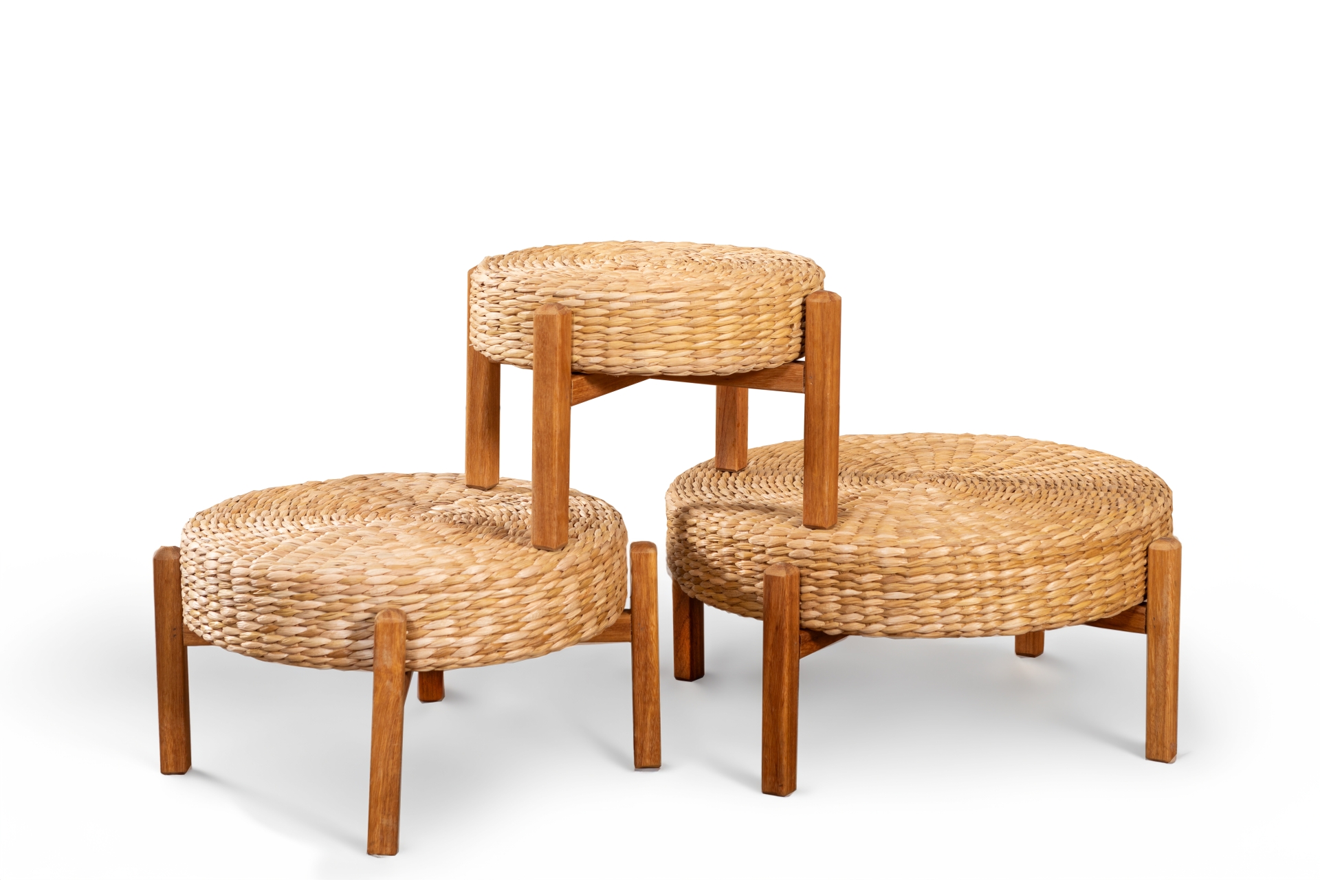 REF 4826 - Mesa De Centro Rattan G 60 Cm Diâm 30 Cm Alt<br />
REF 4827 - Mesa De Centro Rattan M 50 Cm Diâm 30 Cm Alt<br />
REF 4828 - Mesa De Centro Rattan P 40 Cm Diâm 30 Cm Alt