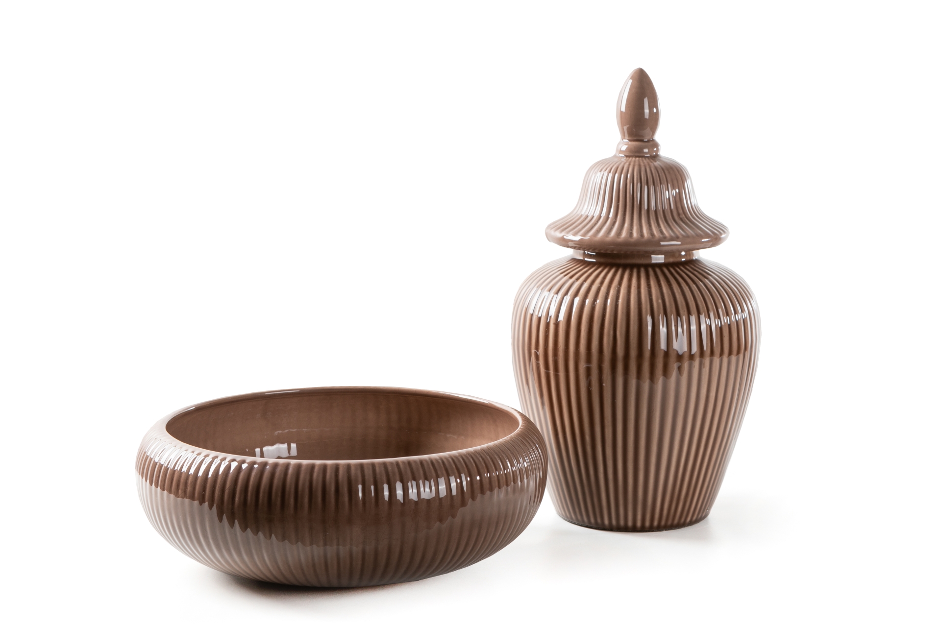 REF 3735 - Vaso Cer&acirc;mico Caf&eacute; Com Leite Com Tampa 34CM X 20CM<br />
REF 3232 - Bacia Caf&eacute; Com Leite 30CM X 10CM
