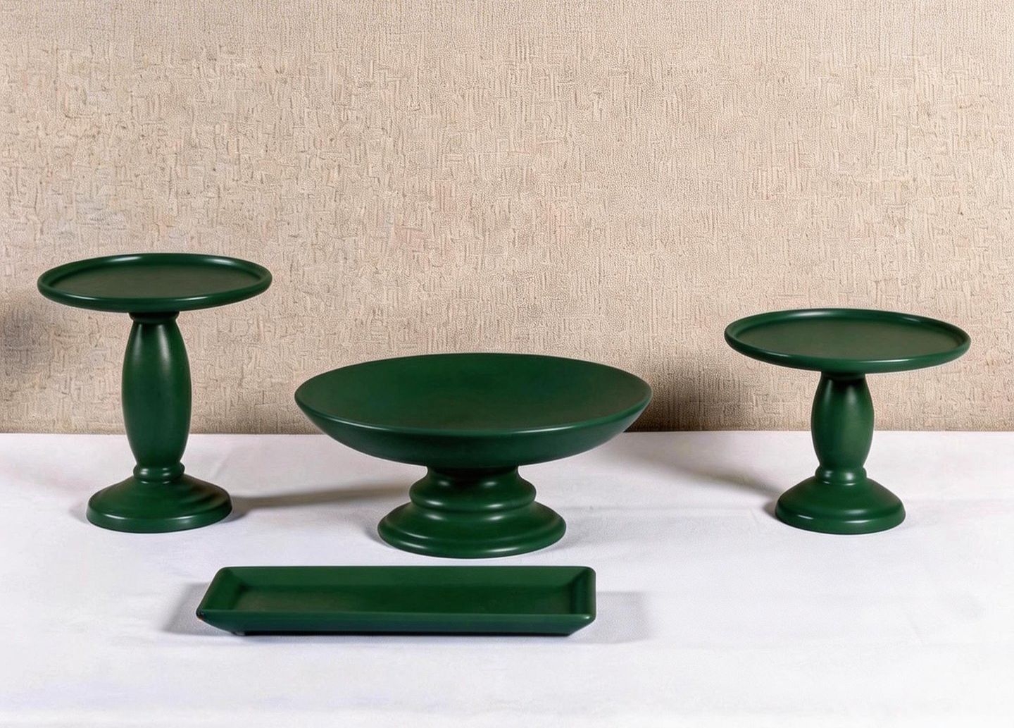 REF 3831 -&nbsp;Bandeja Verde Cer&acirc;mica 30CmX14Cm<br />
REF 3832 - Suporte Doce Verde Cer&acirc;mico Fundo 32Cm Di&acirc;m 13Cm Alt<br />
REF 3833 -&nbsp;Suporte Doce Verde Cer&acirc;mico G 30Cm Di&acirc;m 22Cm Alt<br />
REF 3834 -&nbsp;Suporte Doce Verde Cer&acirc;mico M 23Cm Di&acirc;m 22Cm Alt<br />
REF 3835 -&nbsp;Suporte Doce Verde Cer&acirc;mico P 23Cm Di&acirc;m 17Cm Alt