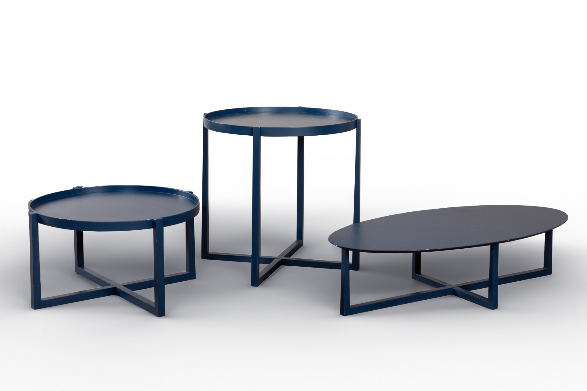 REF 4836 - Mesa De Centro Oval Azul 1,20X0,60 30 Cm Alt<br />
REF 4837 - Mesa Lateral Azul 70 Cm Diâm 70 Cm Alt<br />
REF 4838 - Mesa De Centro Azul 70 Cm Diâm 40 Cm Alt